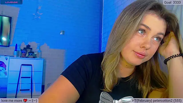 Snapshot of SuchCute chatting on 02/08/25, 01:54 SuchCute online show from 02/08/25, 01:54