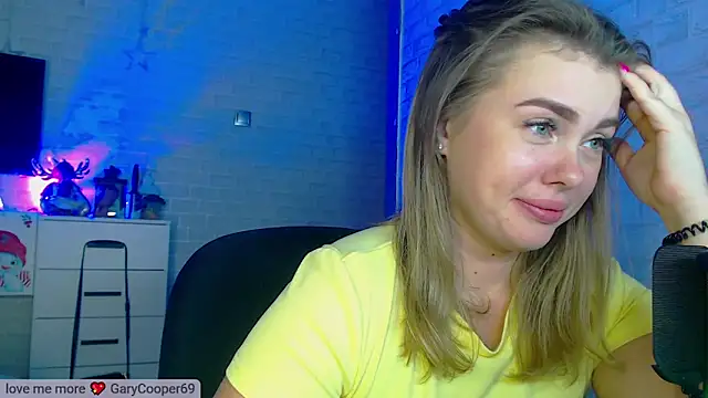 Snapshot of SuchCute chatting on 03/08/25, 01:57 SuchCute online show from 03/08/25, 01:57