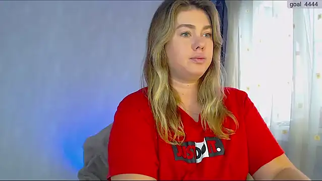 Snapshot of SuchCute chatting on 11/03/25, 03:08 SuchCute online show from 11/03/25, 03:08