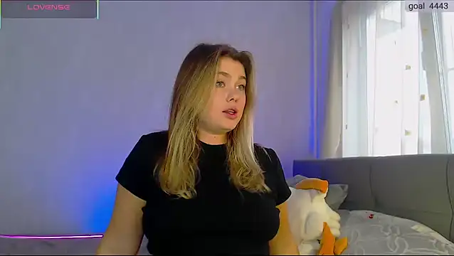 Snapshot of SuchCute chatting on 11/05/25, 02:55 SuchCute online show from 11/05/25, 02:55