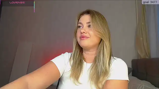 Snapshot of SuchCute chatting on 11/10/25, 01:59 SuchCute online show from 11/10/25, 01:59