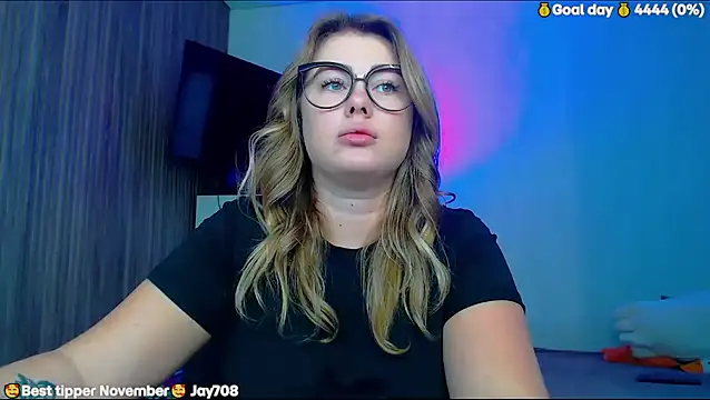 Snapshot of SuchCute chatting on 11/23/25, 03:06 SuchCute online show from 11/23/25, 03:06