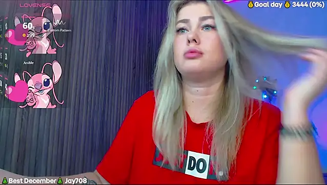 Snapshot of SuchCute chatting on 12/05/25, 02:42 SuchCute online show from 12/05/25, 02:42