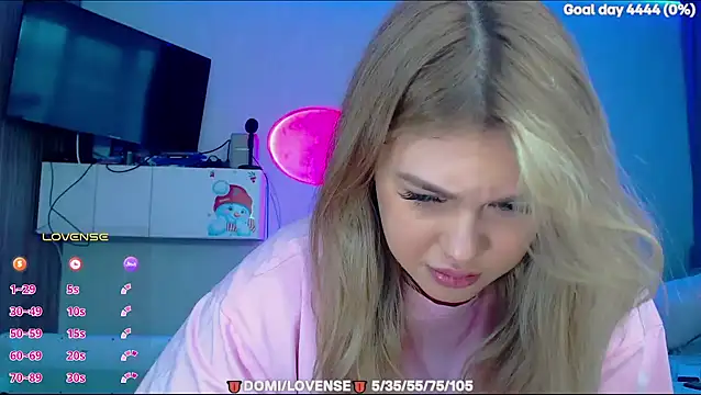 Snapshot of SuchCute chatting on 02/08/26, 03:21 SuchCute online show from 02/08/26, 03:21