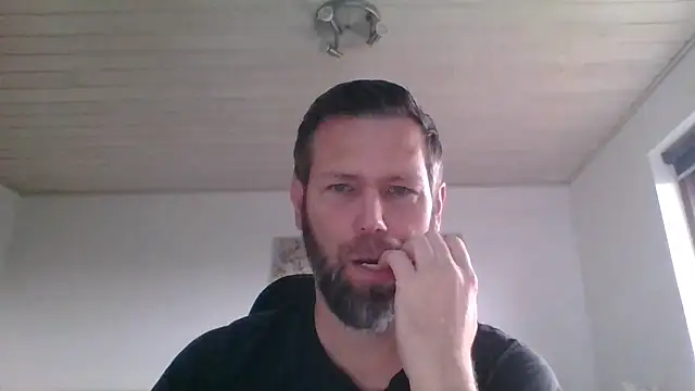 Snapshot of Gotta1 chatting on 11/02/25, 08:28 Gotta1 online show from 11/02/25, 08:28