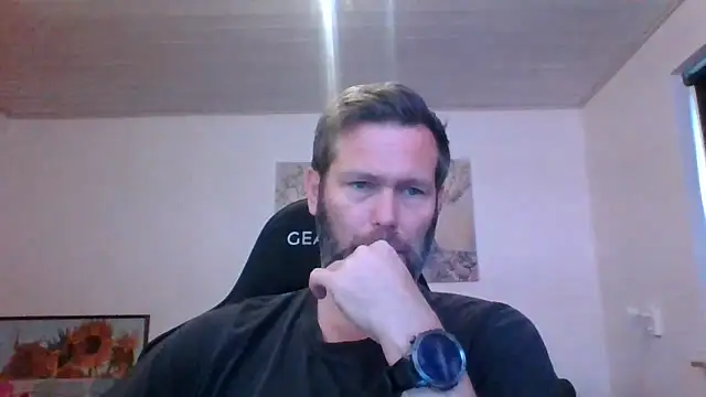 Snapshot of Gotta1 chatting on 11/05/25, 10:37 Gotta1 online show from 11/05/25, 10:37