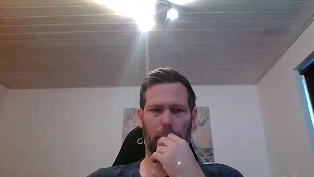 Snapshot of Gotta1 chatting on 11/17/25, 12:11 Gotta1 online show from 11/17/25, 12:11