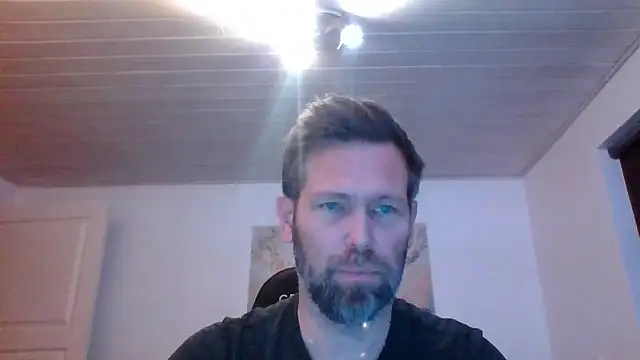 Snapshot of Gotta1 chatting on 11/21/25, 05:00 Gotta1 online show from 11/21/25, 05:00