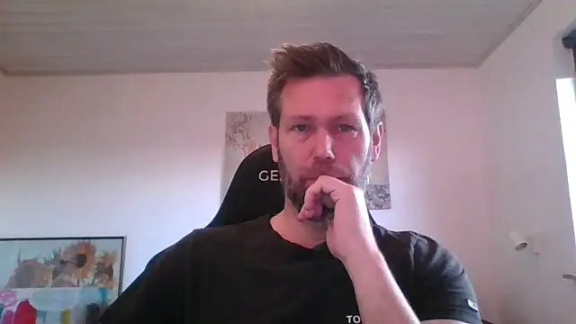 Snapshot of Gotta1 chatting on 11/26/25, 02:07 Gotta1 online show from 11/26/25, 02:07