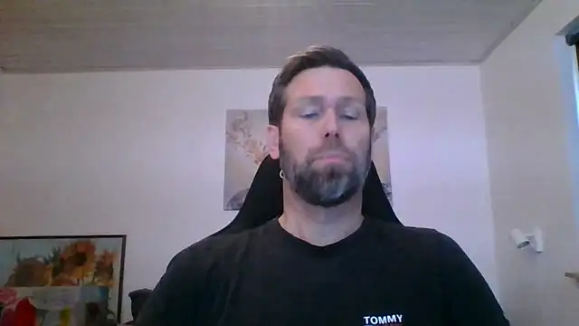 Snapshot of Gotta1 chatting on 11/28/25, 10:40 Gotta1 online show from 11/28/25, 10:40