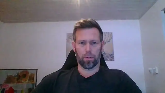 Snapshot of Gotta1 chatting on 12/13/25, 08:04 Gotta1 online show from 12/13/25, 08:04