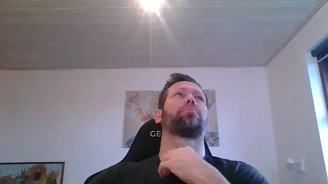 Snapshot of Gotta1 chatting on 12/18/25, 11:49 Gotta1 online show from 12/18/25, 11:49