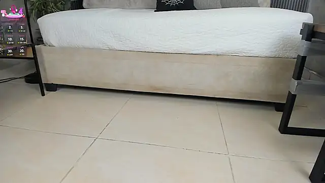 Snapshot of Will_Hendrix chatting on 10/31/25, 05:47 Will Hendrix online show from 10/31/25, 05:47