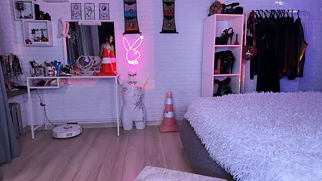 Snapshot of Marcellean chatting on 10/14/25, 03:40 Marcellean online show from 10/14/25, 03:40