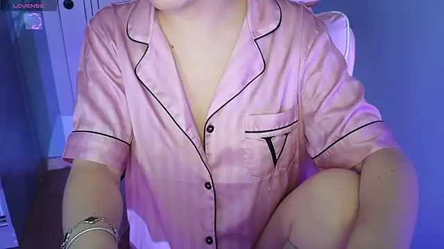 Snapshot of malady_ chatting on 11/25/25, 05:13 malady online show from 11/25/25, 05:13