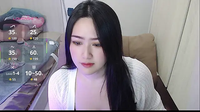 Snapshot of Eimile-Z chatting on 10/09/25, 03:43 Eimile-Z online show from 10/09/25, 03:43