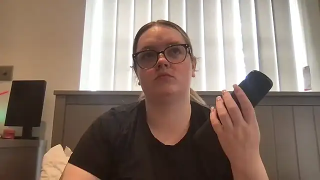honeyyy24 online show from 06/04/26, 11:38