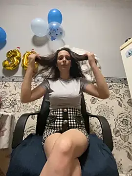 Snapshot of Amira_17 chatting on 10/10/25, 08:08 Amira 17 online show from 10/10/25, 08:08