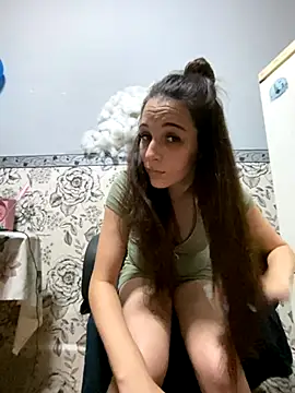 Snapshot of Amira_17 chatting on 10/23/25, 09:02 Amira 17 online show from 10/23/25, 09:02