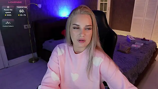 KittiLiza online show from 10/24/25, 09:22