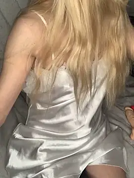 Snapshot of Lolitaxlola chatting on 12/13/25, 08:58 Lolitaxlola online show from 12/13/25, 08:58