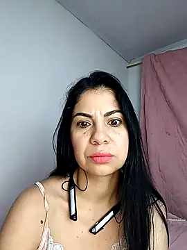 saralunabella online show from 12/22/24, 04:17