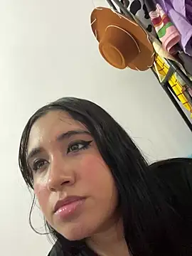 melyescobar online show from 12/28/24, 02:42