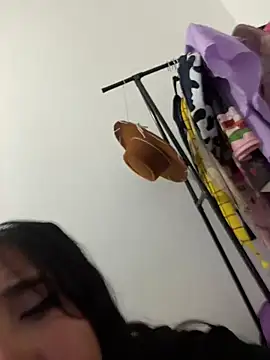 melyescobar online show from 12/30/24, 01:47