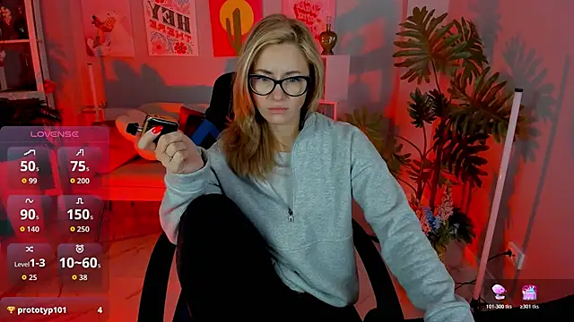 Snapshot of LadyIzabel chatting on 12/03/25, 08:12 LadyIzabel online show from 12/03/25, 08:12