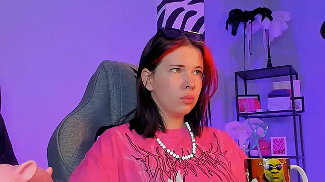 AliceSunday online show from 09/25/25, 05:00