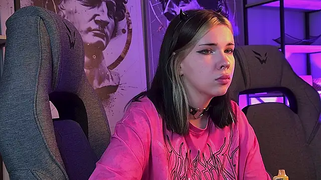 AliceSunday online show from 10/31/25, 08:37