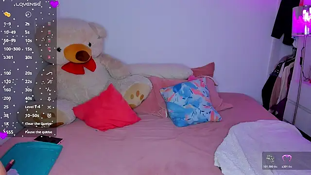 Snapshot of Lunadahia chatting on 12/05/25, 04:32 Lunadahia online show from 12/05/25, 04:32