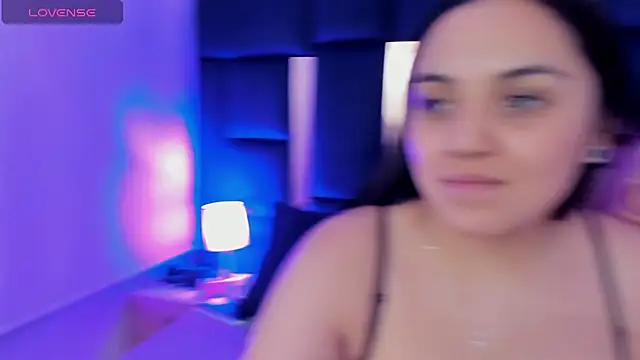 Snapshot of rebecaandpamela chatting on 12/16/24, 05:33 rebecaandpamela online show from 12/16/24, 05:33