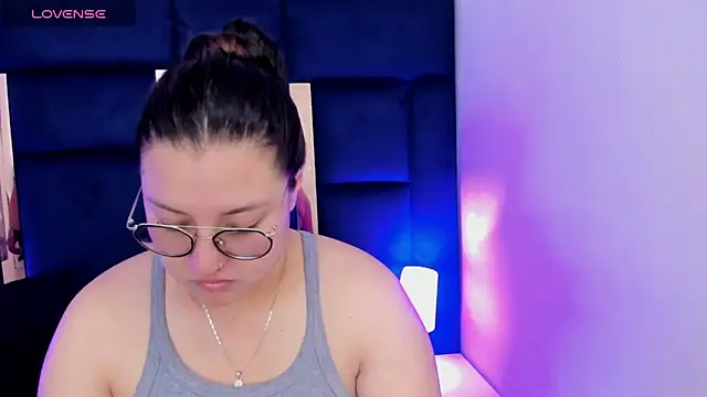 Snapshot of rebecaandpamela chatting on 12/17/24, 01:38 rebecaandpamela online show from 12/17/24, 01:38