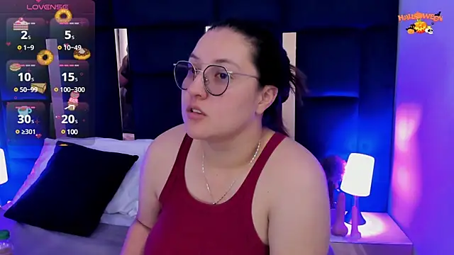 Snapshot of rebecaandpamela chatting on 12/19/24, 02:13 rebecaandpamela online show from 12/19/24, 02:13