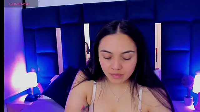 Snapshot of rebecaandpamela chatting on 12/24/24, 01:17 rebecaandpamela online show from 12/24/24, 01:17