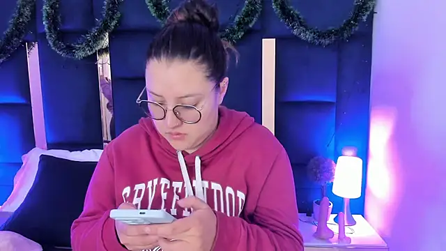 Snapshot of rebecaandpamela chatting on 12/30/24, 02:08 rebecaandpamela online show from 12/30/24, 02:08