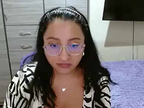 Snapshot of Nia-Cop chatting on 01/05/25, 11:22 Nia-Cop online show from 01/05/25, 11:22