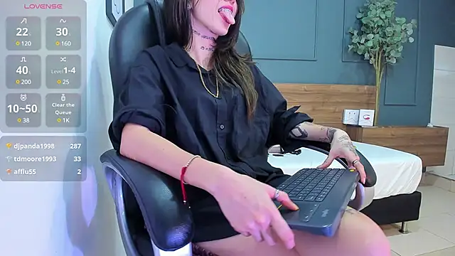 megan morgan01 online show from 12/13/24, 03:00
