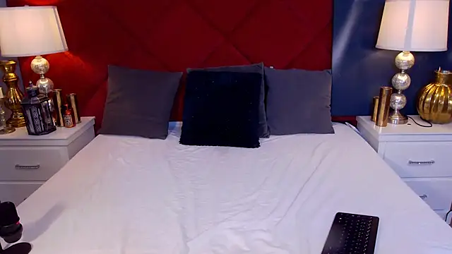 Snapshot of MinnieDrew chatting on 10/06/25, 07:00 MinnieDrew online show from 10/06/25, 07:00