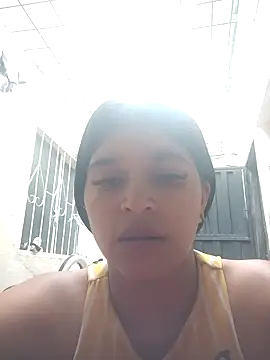 Snapshot of naughty-girl01 chatting on 01/04/25, 02:04 naughty-girl01 online show from 01/04/25, 02:04