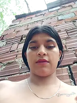 Snapshot of naughty-girl01 chatting on 01/05/25, 02:19 naughty-girl01 online show from 01/05/25, 02:19