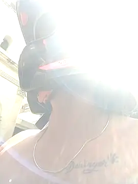 Snapshot of naughty-girl01 chatting on 01/10/25, 04:51 naughty-girl01 online show from 01/10/25, 04:51