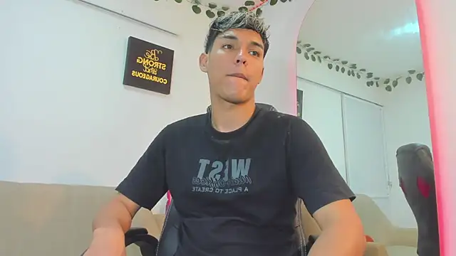 Snapshot of ryan_carter08 chatting on 11/05/25, 02:55 ryan carter08 online show from 11/05/25, 02:55