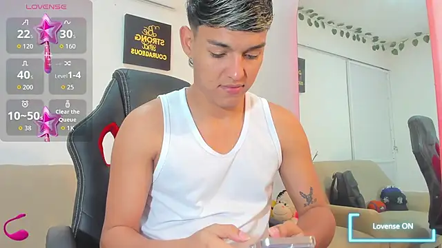 Snapshot of ryan_carter08 chatting on 11/15/25, 03:04 ryan carter08 online show from 11/15/25, 03:04