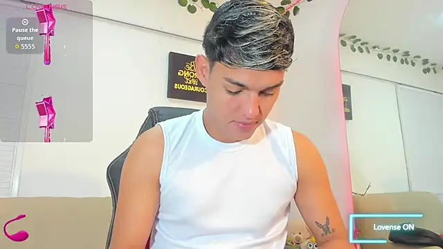 Snapshot of ryan_carter08 chatting on 11/22/25, 12:48 ryan carter08 online show from 11/22/25, 12:48