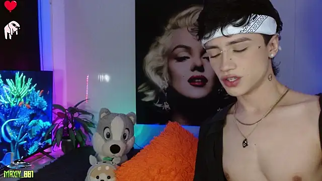maxiy 001 online show from 01/23/25, 04:52