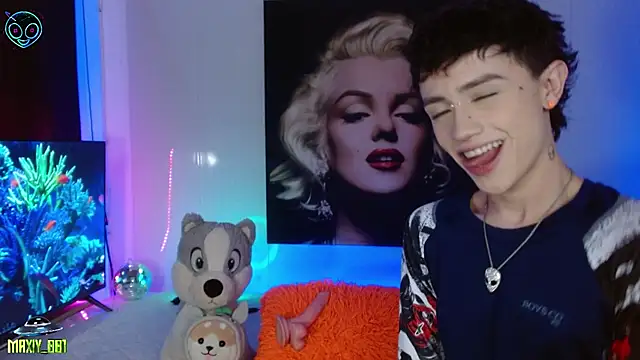 maxiy 001 online show from 02/23/25, 03:51