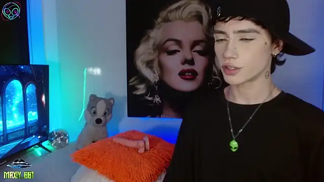 Snapshot of maxiy_001 chatting on 09/20/25, 03:40 maxiy 001 online show from 09/20/25, 03:40