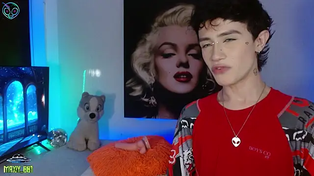 Snapshot of maxiy_001 chatting on 09/21/25, 08:49 maxiy 001 online show from 09/21/25, 08:49